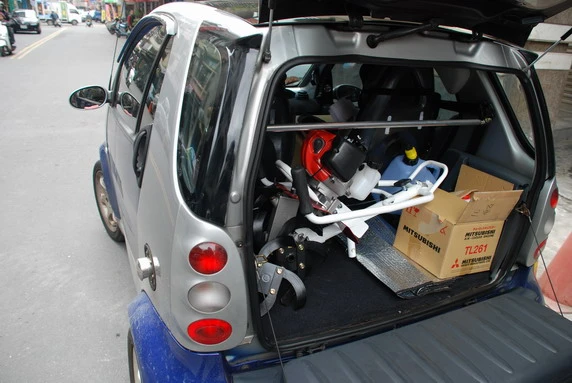 川島牌小型耕耘機折疊後