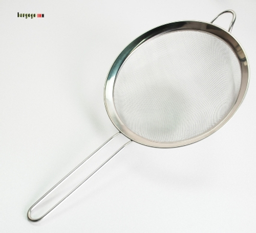 不銹鋼製成耐高溫，網杓精密， 方便過濾，是專業調理人員的最愛。
