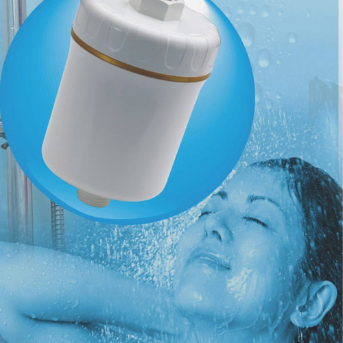 沐浴用淨水器，採用進口濾材可過濾50吨自來水，有效清除水中氯氣與化學物，可保護肌膚不受化學物侵害並防止落發