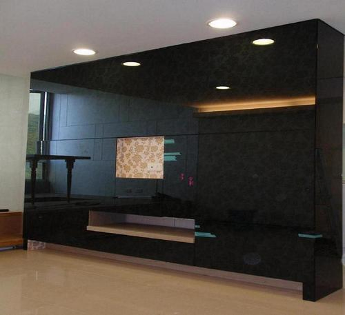 電視櫃烤漆玻璃牆面設計